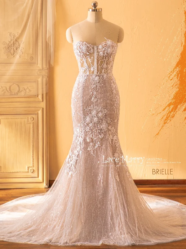 BRIELLE / Strapless Fitted Wedding Dress with Amazing Flower Decoration