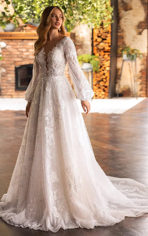 Romantic A Line Chiffon Scalloped Court Train Wedding Dress with Appliques-716084