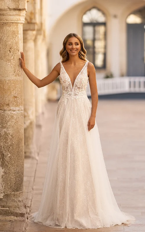 Sexy Elopement Boho A-Line Lace Wedding Dress Elegant Romantic Beach Plunging Backless Bridal Gown