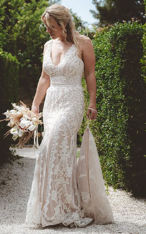 V-neck Mermaid Lace Bohemian Beach Wedding Dress With Open Back And Appliques-716582